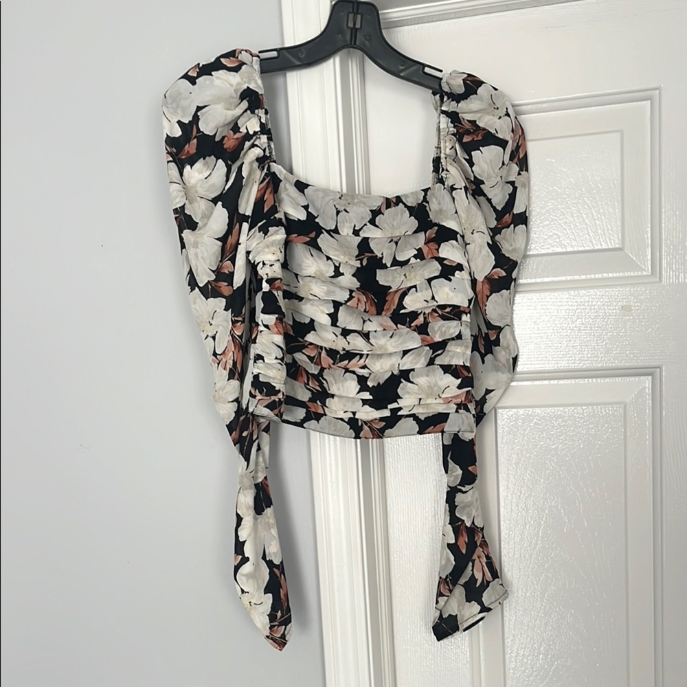 Abercrombie cropped Floral Women's Top - Black and White